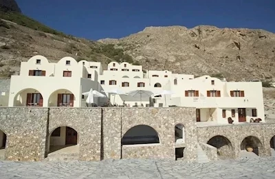 Epavlis (Kamari)