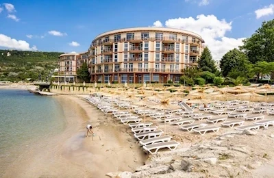 Royal Bay (Kavarna)