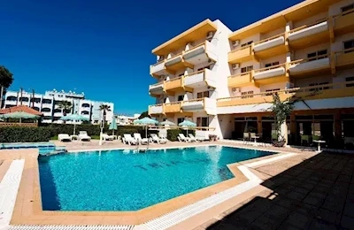 Trianta Apartments
