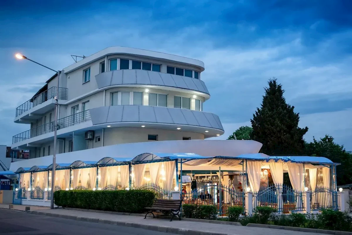 Hotel Family Korab Renesa - Rawda
