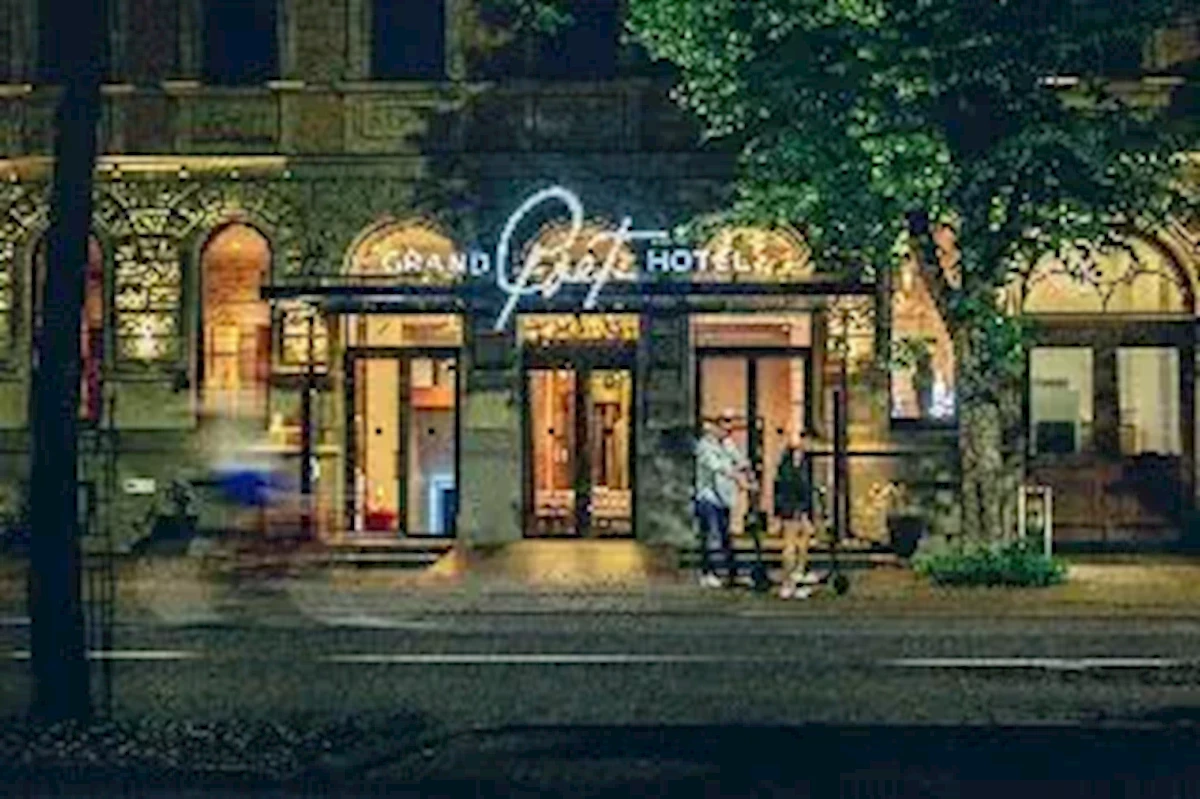 Hotel Grand Poet