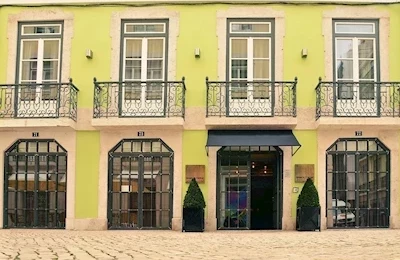 Rent4days Browns Deluxe