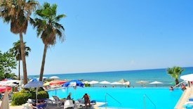 La Hotel & Resort