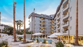 Aqua Montagut & Suites