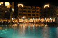 Hotel Sunny Days El Palacio - basen nocą