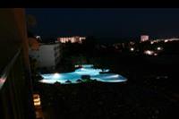 Hotel HYB Eurocalas - widok nocą na jeden z basenów