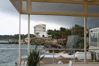 Hotel Club Lapethos - Plaża z drewnianą platformą 