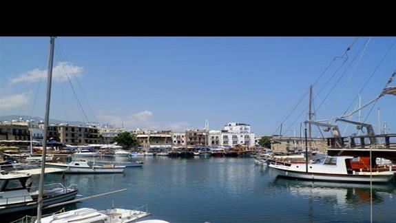 maly port w Kyreni