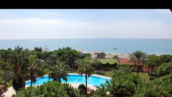Widok z pokoju z widokiem na morze w hotelu Turtas Club