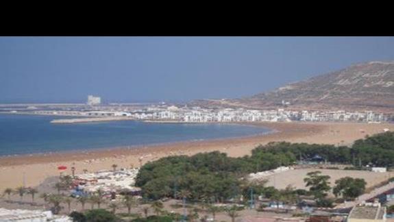 Widok z Anezi na plaze w Agadirze