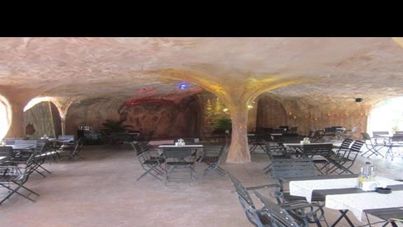 Bar w jaskini