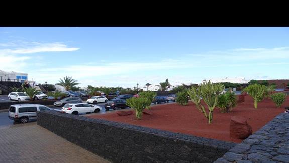 Teren przed obiektem Bahia Playa Blanca