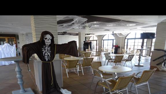 Restauracja główna gotowa na HOlloween hotel San Jorge Antigua