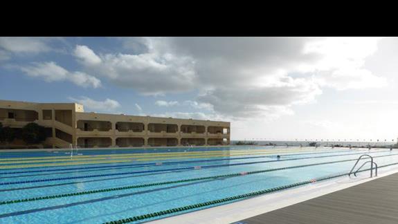 Basen olimpijski w hotelu Occidental Lanzarote