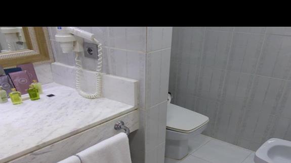 Łazienka w hotelu Occidental Lanzarote