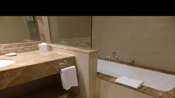 Łazienka w hotelu Miramar Al Aqah Beach Resort