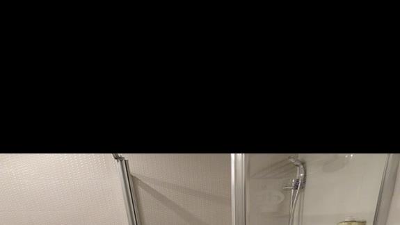 łazienka w pokoju standardowym w hotelu San Antonio