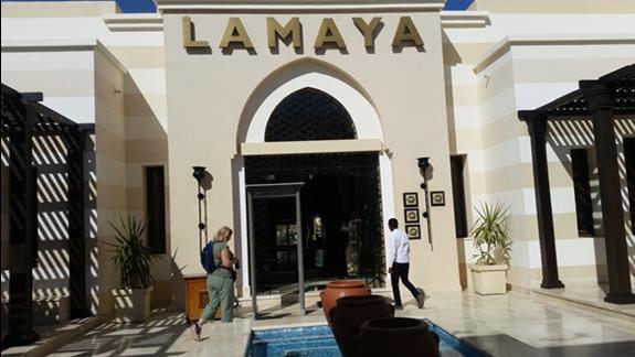 wejcie do hotelu Jaz Lamaya Resort